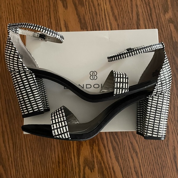 New in Box Bandolino Sandal - Picture 6 of 8